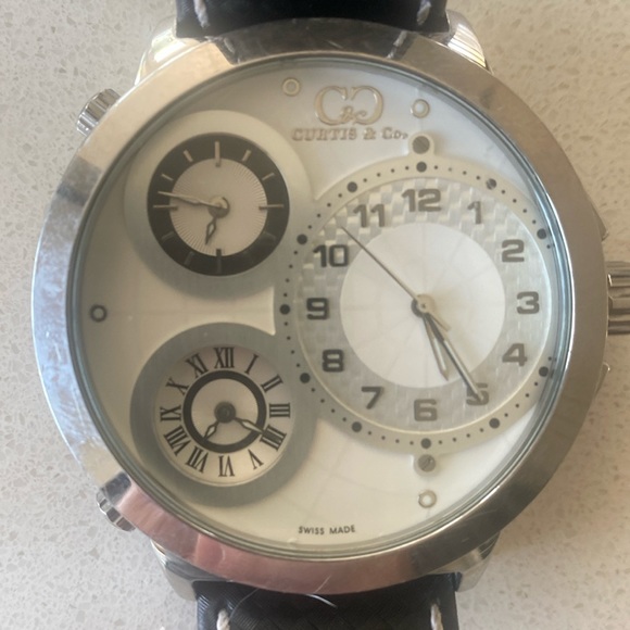 Curtis & Co. Watch. - Picture 1 of 6